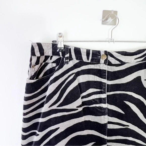Boden Black & Grey Zebra Animal Print Velour Mini Skirt UK Size 18L - Picture 2 of 5